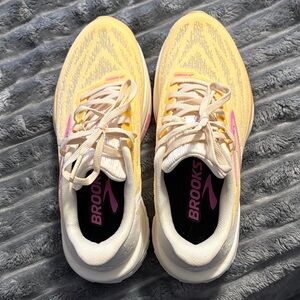 Brooks Launch 11 Women's Vibrant Yellow Sneakers